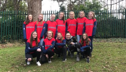 Minor-Fußballteam der Mädchen im Halbfinale