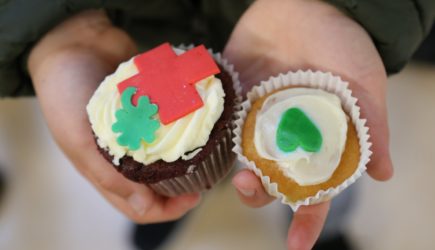 Kuchenverkauf zugunsten des Irischen Roten Kreuzes